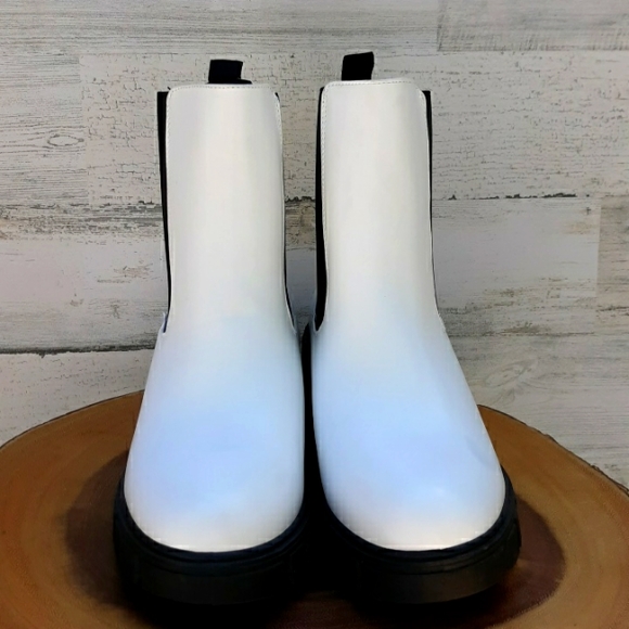 NWOT OLIVIA MILLER BOOTS - Picture 2 of 10